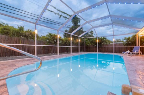 PRIVATE HEATED SALTWATER POOL AND HOT TUB 3 BEDROOM HOME in PARADISE